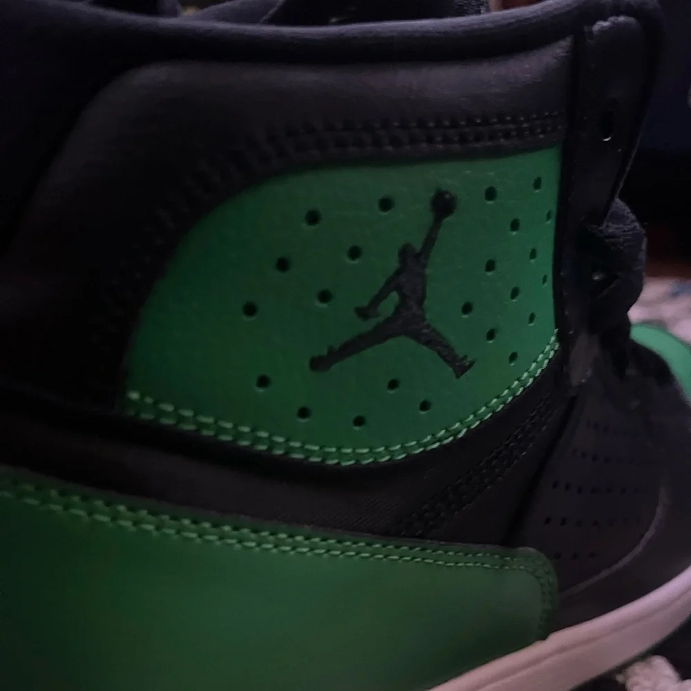 Jordan Access BRAND NEW Nike Green & Black Basketball Sneakers